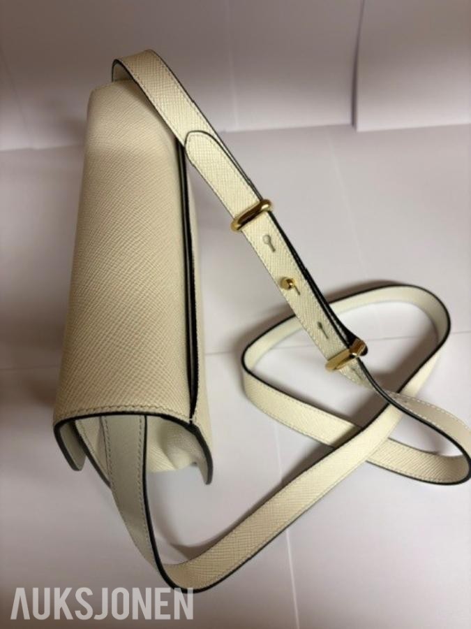TOLLAUKSJON- Prada Patina leather bag